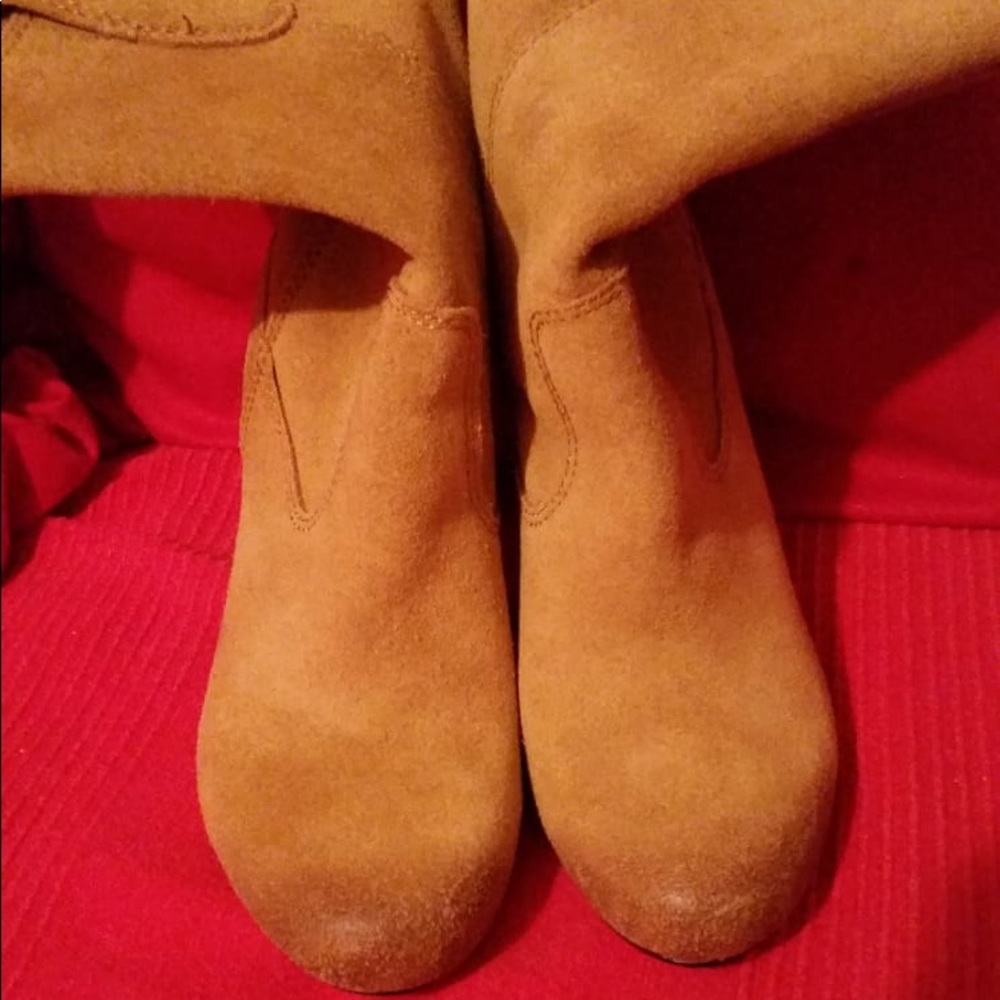 Mustard yellow women’s heeled boots